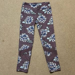 Gaiam purple floral cropped leggings w/ mesh size xs